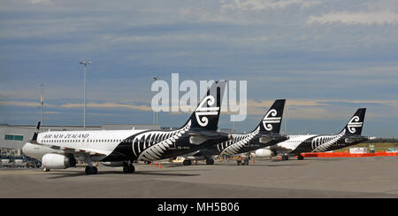 Christchurch, Nuova Zelanda - 26 febbraio 2016; tre Air New Zealand getti nel nuovo in bianco e nero della livrea schierate al aeroporto di Christchurch. Foto Stock