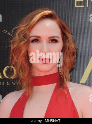 Pasadena, CA. 29 apr, 2018. Camryn Grimes presso gli arrivi per il quarantacinquesimo giorno annuale Emmy Awards, Pasadena Civic Center, Pasadena, CA, 29 aprile 2018. Credito: Elizabeth Goodenough/Everett raccolta/Alamy Live News Foto Stock