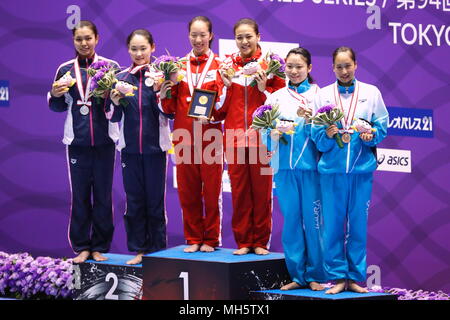 (L-R) Keina Fujiyama & Mako Sawada, Kono Minami & Yuriko Osawa, Moťka Kijima & Natsuno Kumon, Aprile 30, 2018 Piscina artistica : la 94th Giappone artistico Nuoto Campionati Open 2018 Duet Free cerimonia di premiazione a Tatsumi International centro nuoto, Tokyo, Giappone. Credito: Sho Tamura AFLO SPORT/Alamy Live News Foto Stock