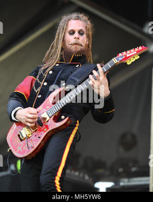 SUNRISE FL - 29 aprile: Tim Ohrstrom di Avatar esegue durante il Fort Rock a Markham Park il 29 aprile 2018 in Sunrise, Florida. Credito: mpi04/MediaPunch Foto Stock