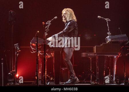 Milwaukee, Wisconsin, Stati Uniti d'America. 29 apr, 2018. DAVID BRYAN di Bon Jovi durante l'Questa casa non è in vendita tour presso il centro di Bradley a Milwaukee nel Wisconsin Credit: Daniel DeSlover/ZUMA filo/Alamy Live News Foto Stock