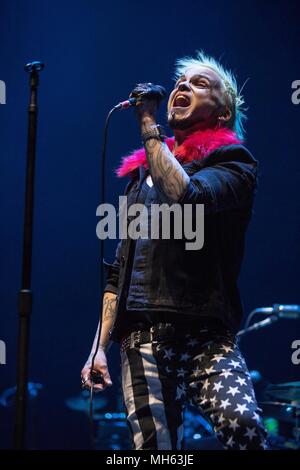 Milwaukee, Wisconsin, Stati Uniti d'America. 29 apr, 2018. LUKAS ROSSI del satellite stereo durante la questa casa non è in vendita tour presso il centro di Bradley a Milwaukee nel Wisconsin Credit: Daniel DeSlover/ZUMA filo/Alamy Live News Foto Stock