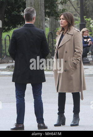 NEW YORK, NY Aprile 30, 2018:Mariska Hargitay riprese sul set di legge & ordine speciale unità Victms nel Central Park di New York. Aprile 30, 2018 Credit:RW/MediaPunch Foto Stock