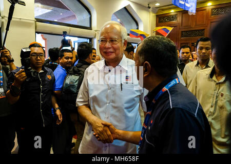 Kuala Lumpur, Malesia. Il 1 maggio, 2018. Malaysia Il Primo Ministro Najib Razak arrivano al Labor Day celebrazioni (giorno di maggio) di Kuala Lumpur in Malesia il 1 maggio 2018. Il governo malese riconosce il giorno lavorativo 1 di ogni anno la celebrazione della giornata di lavoro è finalizzata al riconoscimento dei contributi dei lavoratori di sviluppo nazionale. Credito: Aflo Co. Ltd./Alamy Live News Foto Stock