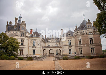 Castelli medievali della Valle della Loira - Le-Lude in un giorno nuvoloso, dopo la pioggia Foto Stock