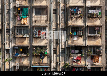 Redditi bassi caseggiati, Mumbai, India Foto Stock