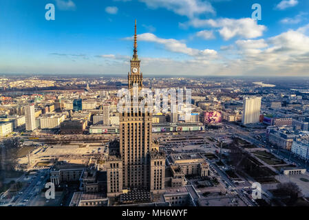 / Varsavia Polonia - 02.16.2016: vista aerea del palazzo della cultura e della scienza a sunrise. Orizzontale. Foto Stock