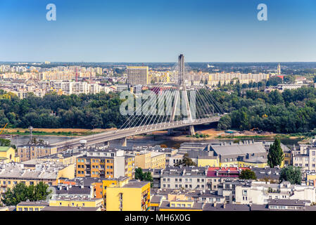 / Varsavia Polonia - 09.02.2016: vista aerea sull'architettura moderna ponte che unisce due distretti oltre il fiume Vistola. Foto Stock