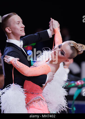 San Pietroburgo, Russia - 20 Aprile 2018: persone competere in dancesport per San Pietroburgo Governor's Cup. Xiv torneo include WDSF International Foto Stock