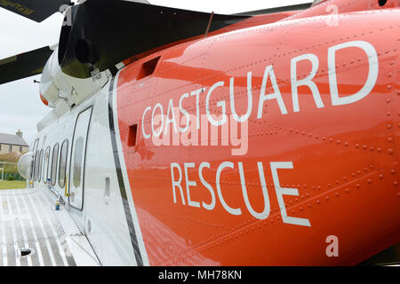 Insegne su un REGNO UNITO Coast Guard Salvataggio in elicottero del Maritime Coastguard Agency Foto Stock