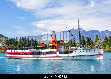 Crociera TSS Earnslaw sul Lago Wakatipu a walter Peak con partenza dal molo di Queenstown Nuova Zelanda, isola meridionale di Queenstown, Isola meridionale della Nuova Zelanda Foto Stock