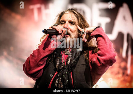 Norvegia, Oslo - Aprile 21, 2018. Il Australian-American rock band di margherite morto esegue un concerto dal vivo a Parkteatret in Oslo. Qui il cantante John Corabi è visto dal vivo sul palco. (Photo credit: Gonzales foto - Terje Dokken). Foto Stock