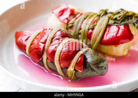 Melanzane turco Pickle / Patlican Tursusu. I cibi tradizionali. Foto Stock