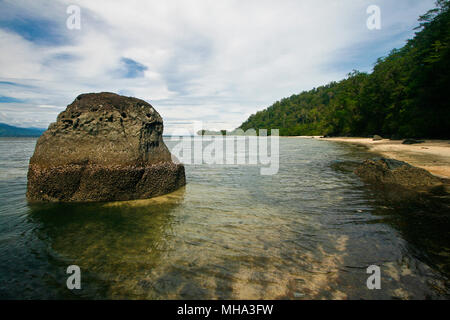 Isola deserta in Gorontalo. Sulawesi. Indonesia Foto Stock