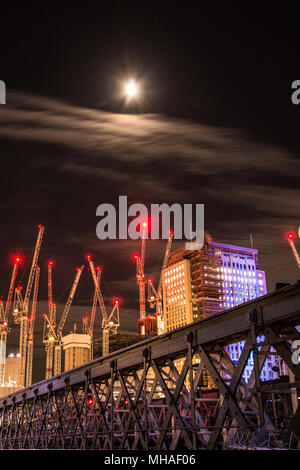 Notte sulle rive del Tamigi - London REGNO UNITO Foto Stock