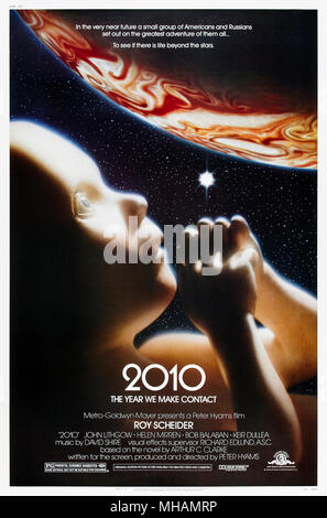 2010 (1984) diretto da Peter Hyams e interpretato da Roy Scheider, John Lithgow e Helen Mirren. Un giunto American-Soviet missione spaziale viene inviato a Giove per investigare il Museo della Portaerei U.S.S. Scoperta la sorte in questo sequel di Arthur C. Clarke e Stanley Kubrick il capolavoro di 2001: Odissea nello spazio. Foto Stock