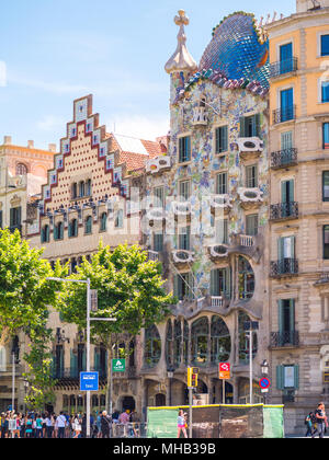 Barcellona, Spagna - 21 Maggio 2017: vista del Passeig de Gracia Street e la Casa Batllo edificio, una delle opere di Antoni Gaudì capolavori Foto Stock