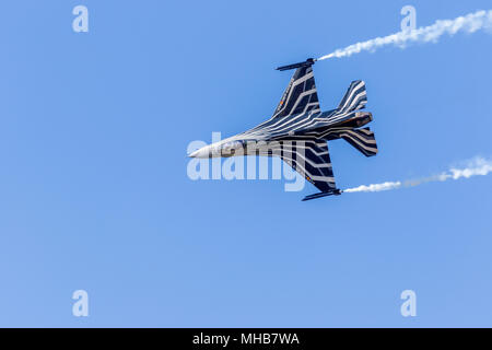 F-16 Fighting Falcon, display da solista del team belga, Air Force a RAF Fairford RIAT 2015 Foto Stock