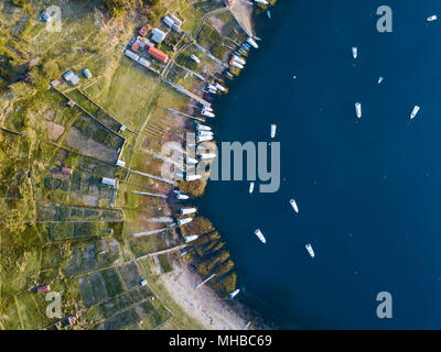 Drone Foto di Isola del Sole e delle barche sul lago Titicaca Foto Stock