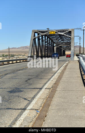 Ponte di travatura reticolare, Route 66 città in Barstow California. Foto Stock