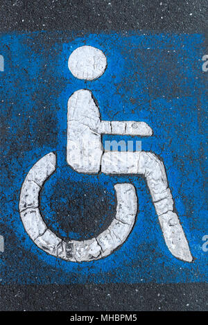 La marcatura sul catrame, parcheggio per disabili, Baviera, Germania Foto Stock