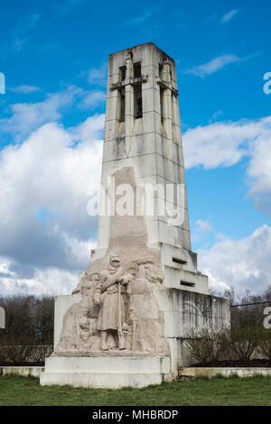 Vauquois Hill, monumento francese con la scultura, la prima guerra mondiale, vicino a Verdun, Vauquois, Grand Est, Francia Foto Stock