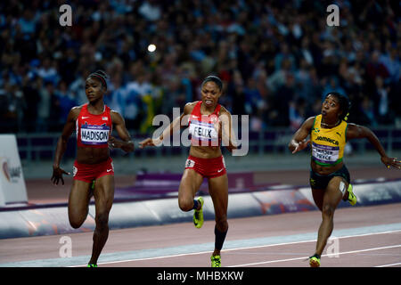 Londra 2012 - Olimpiadi: atletica - Donne a 100 metri di finale. Shelly-Ann Fraser Prezzo della Giamaica a destra, vincendo le donne a 100 metri di finale per prendere la medaglia d'oro. Alla sua destra sono Tianna Madison e Allyson Felix degli Stati Uniti che hanno terminato rispettivamente quarto e quinto. Carmelita Jeter - noi - Argento Veronica Campbell Brown, Giamaica - bronzo - Londra 2012 - Olimpiadi: nuoto pratica London 2012 - Olimpiadi: pratica subacquea. Londra 2012 - Olimpiadi: nuoto pratica. Londra 2012 - Olimpiadi: nuoto Foto Stock