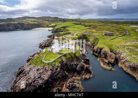 Fanad faro capo in un assolato pomeriggio estati sulla costa settentrionale di Co Donegal, Irlanda. Foto Stock