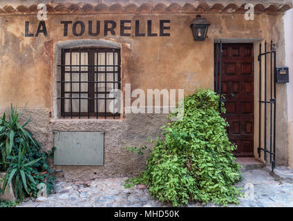 EZE, Francia - 29 ottobre 2014: Vecchia casa di campagna francese Foto Stock