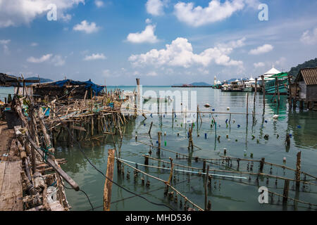 Baia del villaggio di pescatori di Bang Bao vicino al faro Foto Stock