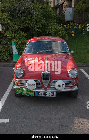 1962 rossa Alfa Romeo Giulietta sprint Sport Auto anteriore verticale di rosso 1962 Alfa Romeo Giulietta sprint guida a sinistra italiana Sport berlina Foto Stock