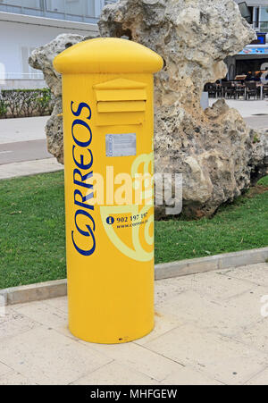 Correos, giallo spagnolo casella postale Foto Stock