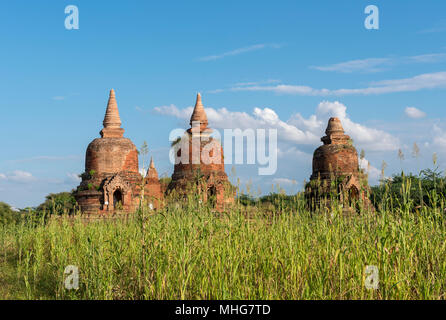 Piccole pagode in Minnanthu (Min Nan gio) villaggio vicino Lemyethna tempio complesso, Bagan, Myanmar (Birmania) Foto Stock