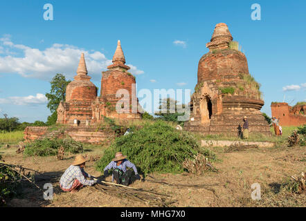 Piccole pagode in Minnanthu (Min Nan gio) villaggio vicino Lemyethna tempio complesso, Bagan, Myanmar (Birmania) Foto Stock
