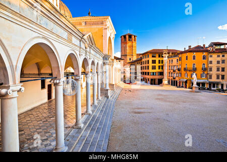 Piazza della Liberta piazza di Udine vista punti di riferimento, Regione Friuli Venezia Giulia di Italia Foto Stock
