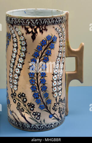 Ceramica turca - Turchia Iznik xvi secolo periodo ottomano ( Fritware dipinto underglaze ( Impero ottomano ) Foto Stock