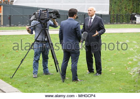 Iain Duncan Smith dà un intervista in TV a Westminster Londra Foto Stock