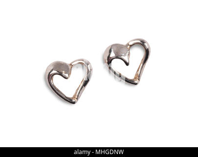 Studio shot di una coppia di cuore orecchini a forma isolata su bianco - Giovanni Gollop Foto Stock