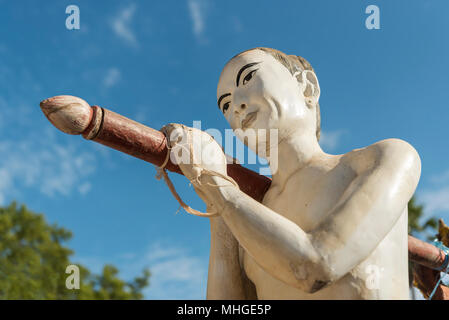 Statua di Manuha Paya, Bagan, Myanmar (Birmania) Foto Stock