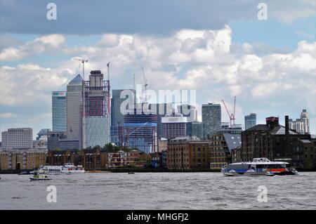 Emirates funivia e il MBNA Thames Clipper Foto Stock