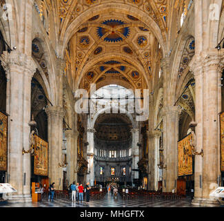Elaborare interno della cupola all'interno della Cattedrale di Como Foto Stock