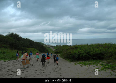 I turisti su Sigatoka Sand Dunes National Park. Isole Figi. Foto Stock