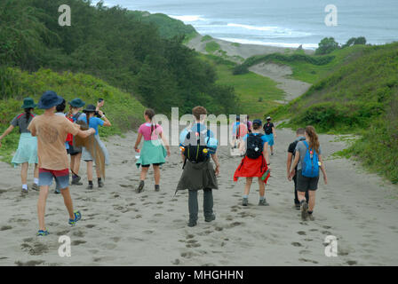 I turisti su Sigatoka Sand Dunes National Park. Isole Figi. Foto Stock