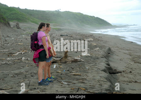 I turisti su Sigatoka Sand Dunes National Park. Isole Figi. Foto Stock