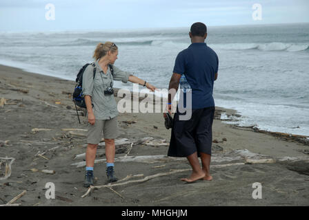 I turisti su Sigatoka Sand Dunes National Park. Isole Figi. Foto Stock