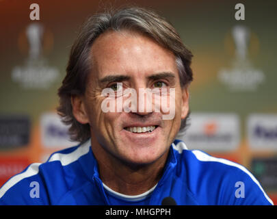 Archiviato - 08 marzo 2018, Germania, Lipsia: calcio, Europa League, RB Leipzig - Zenit San Pietroburgo: San Pietroburgo's head coach Roberto Mancini parla nel corso di una conferenza stampa. Foto: Hendrik Schmidt/dpa-Zentralbild/dpa Foto Stock