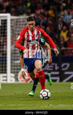 Wanda Metropolitano, Madrid, Spagna. 22 apr, 2018. La Liga calcio, Atletico Madrid contro il Real Betis; Fernando Torres (Atletico de Madrid) si rompe in avanti Credito: Azione Sport Plus/Alamy Live News Foto Stock