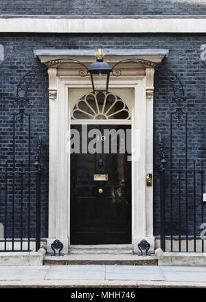 N. 10 di Downing Street. Sportello anteriore del primo ministro britannico residence. Londra, Inghilterra, Regno Unito. Foto Stock
