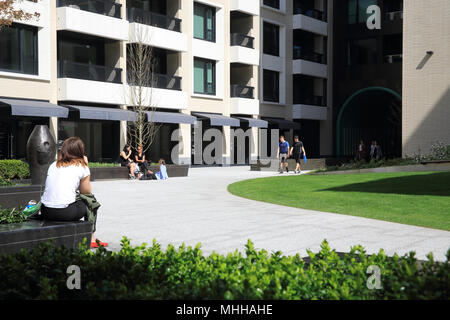 Appartamenti, uffici e retail nel nuovo Rathbone Square, a Fitzrovia, nel central London W1, England, Regno Unito Foto Stock