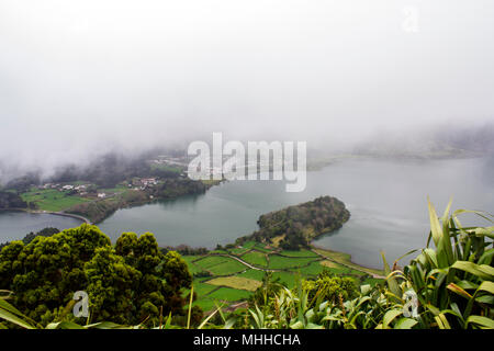 Vista superiore della laguna di sette città nelle Azzorre Foto Stock